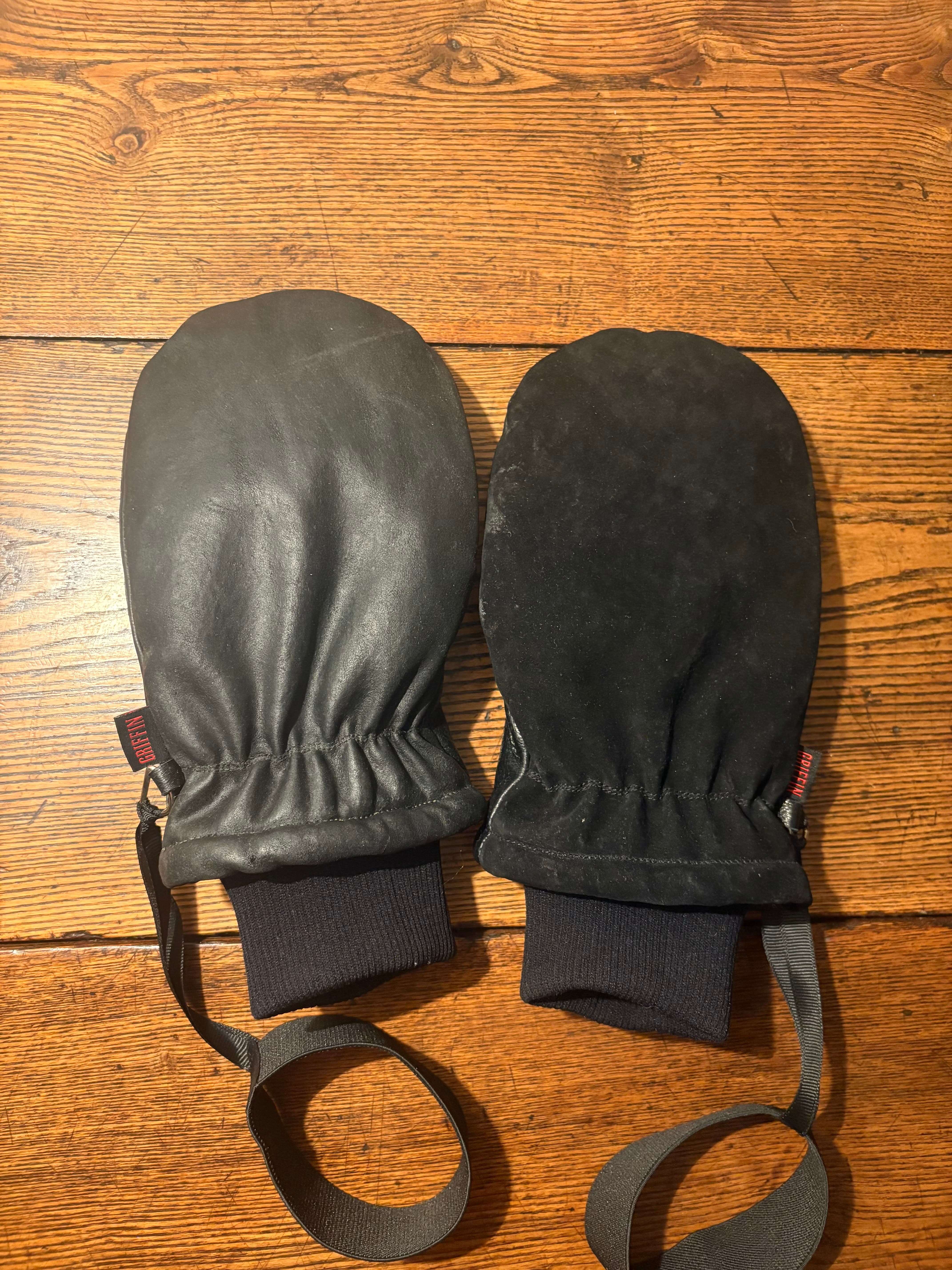 Waxed leather mittens — waterproofed finish (additional angle)